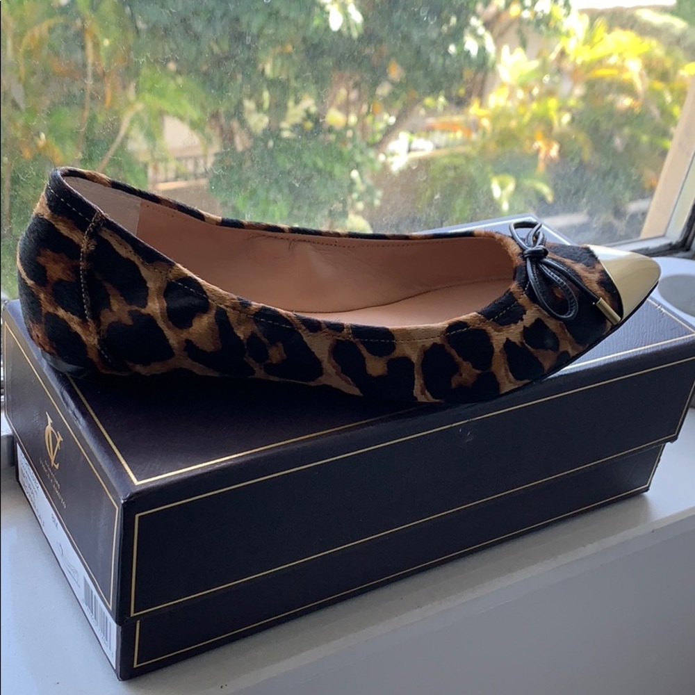 Vince Camuto leopard gold tip flats!